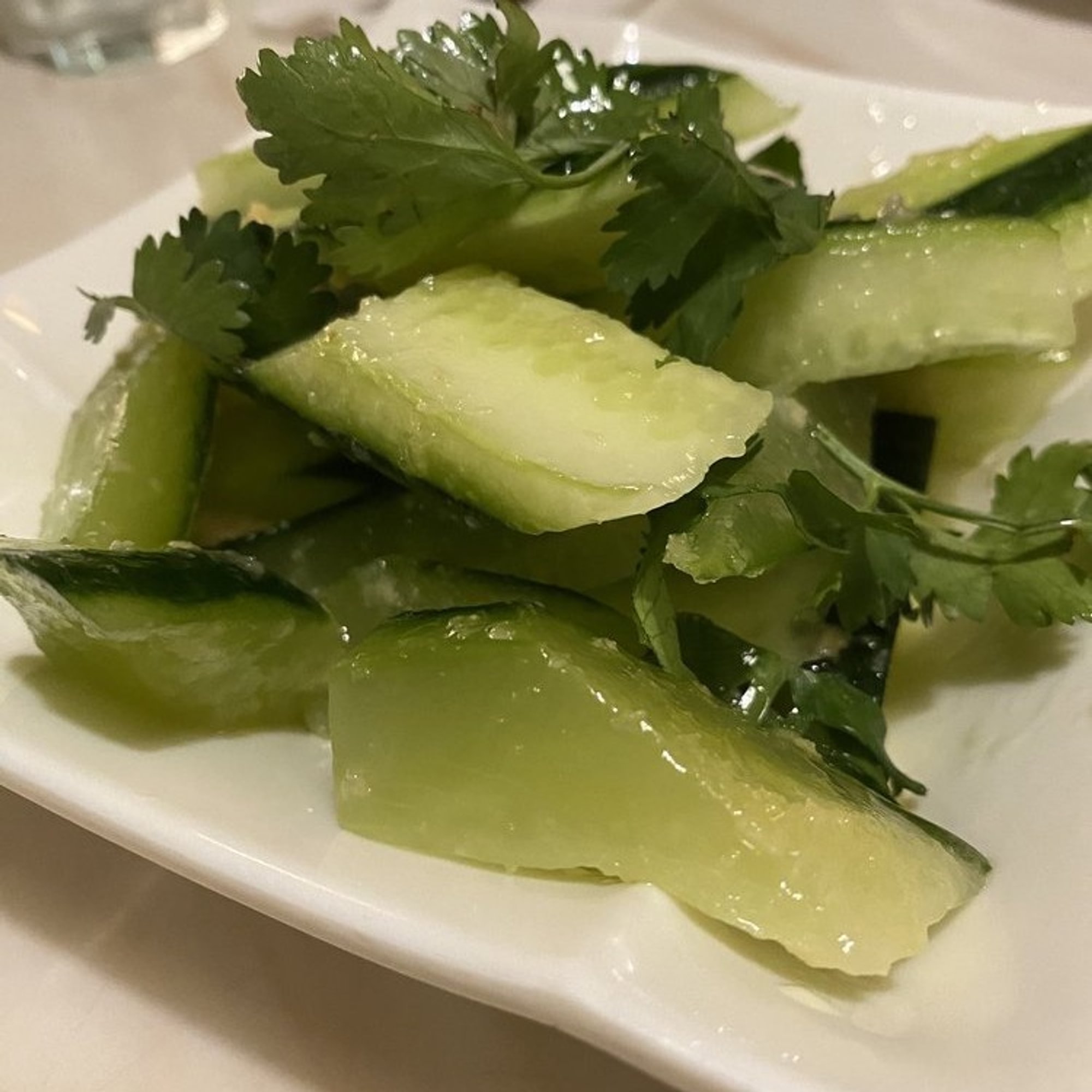 凉拌黄瓜 Cucumber with Sichuan Sauce