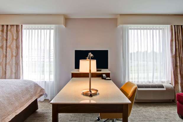 Images Hampton Inn & Suites Detroit/Troy
