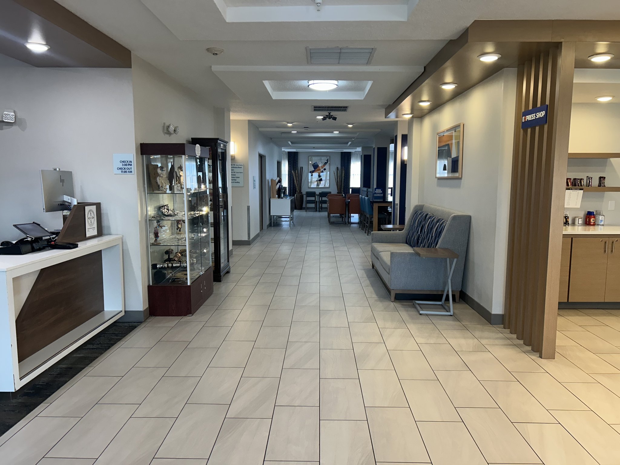 Holiday Inn Express & Suites Grants - Milan by IHG Image