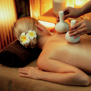 Thai-Kräuterkompresse mit Aromatherapie-Massage