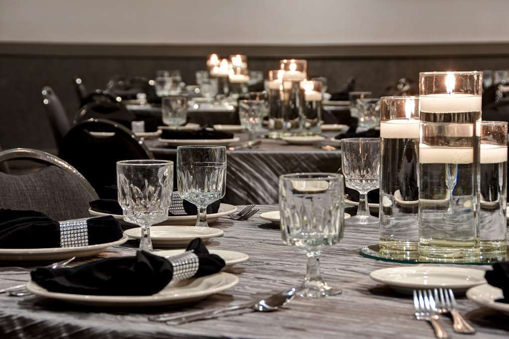 DoubleTree by Hilton St. Louis Airport Image