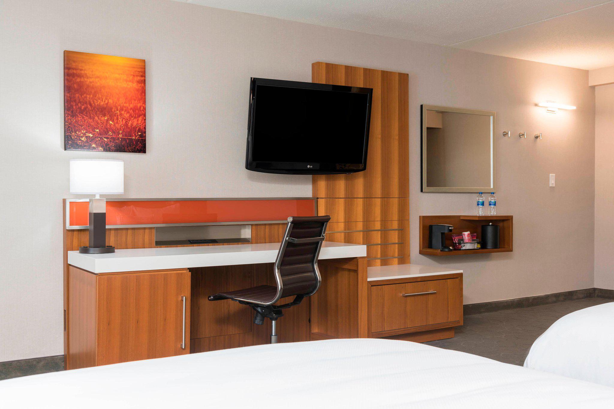 Delta Hotels by Marriott Grand Rapids Airport Photo