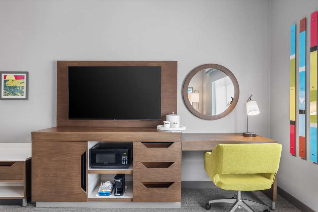 Hampton Inn & Suites Bakersfield Central Image