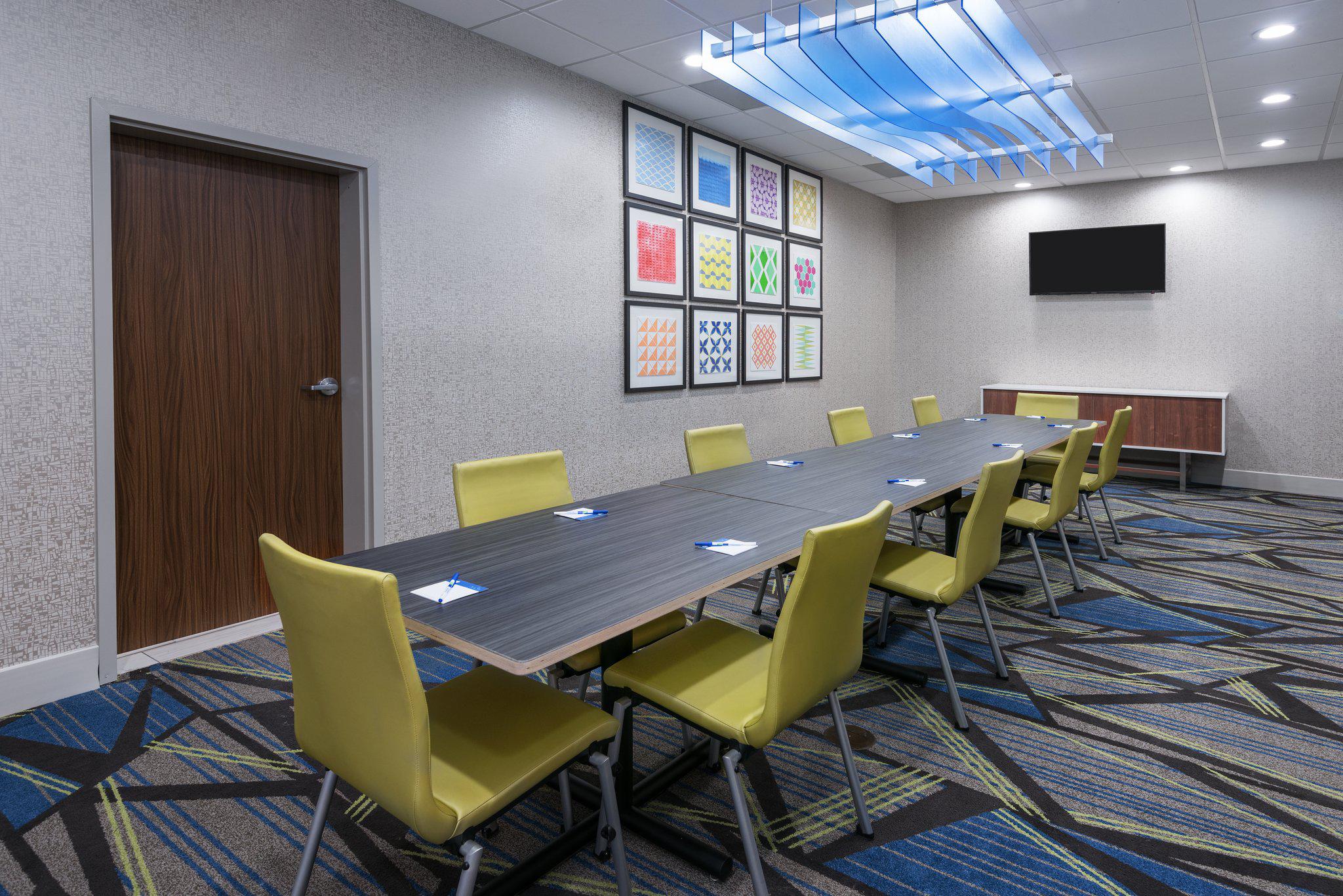 Holiday Inn Express & Suites Sugar Land SE - Missouri City Photo