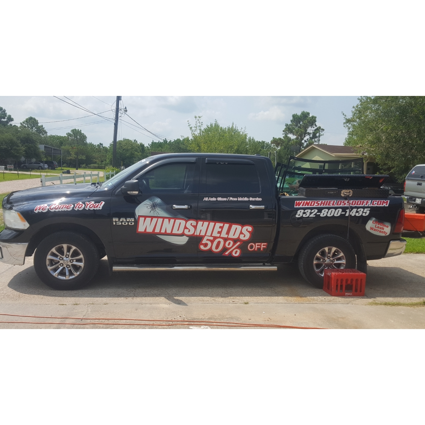 Windshield 50% Off Logo
