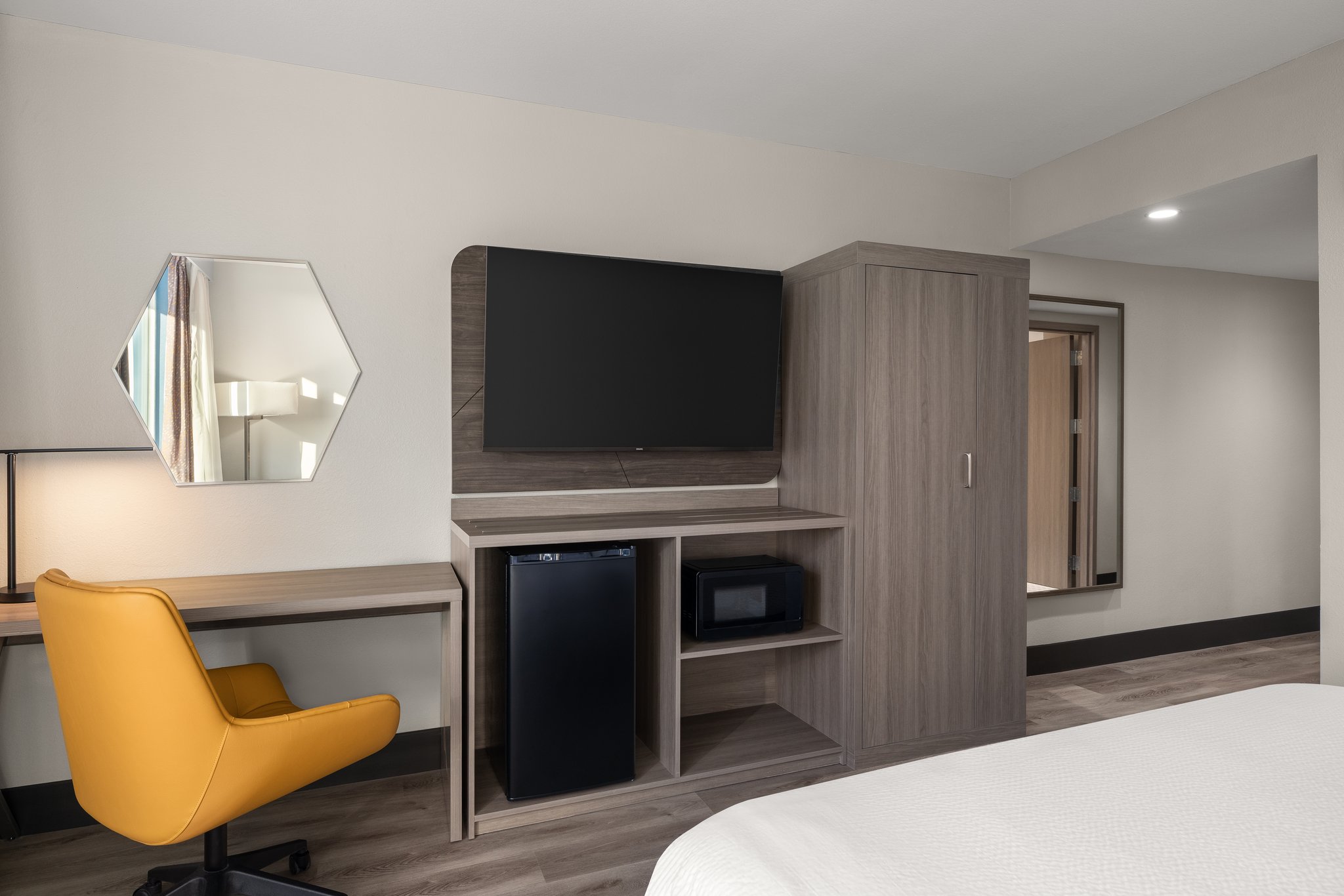 Holiday Inn Express & Suites Phoenix - Midtown by IHG Image