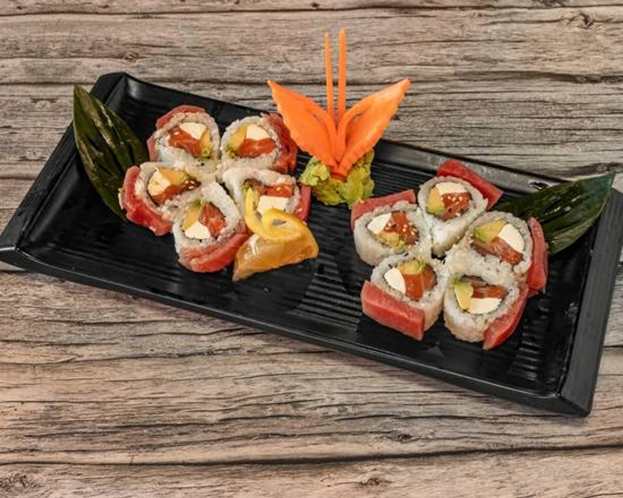 Cherry Blossom Roll * (Garlic Ponzu Sauce)