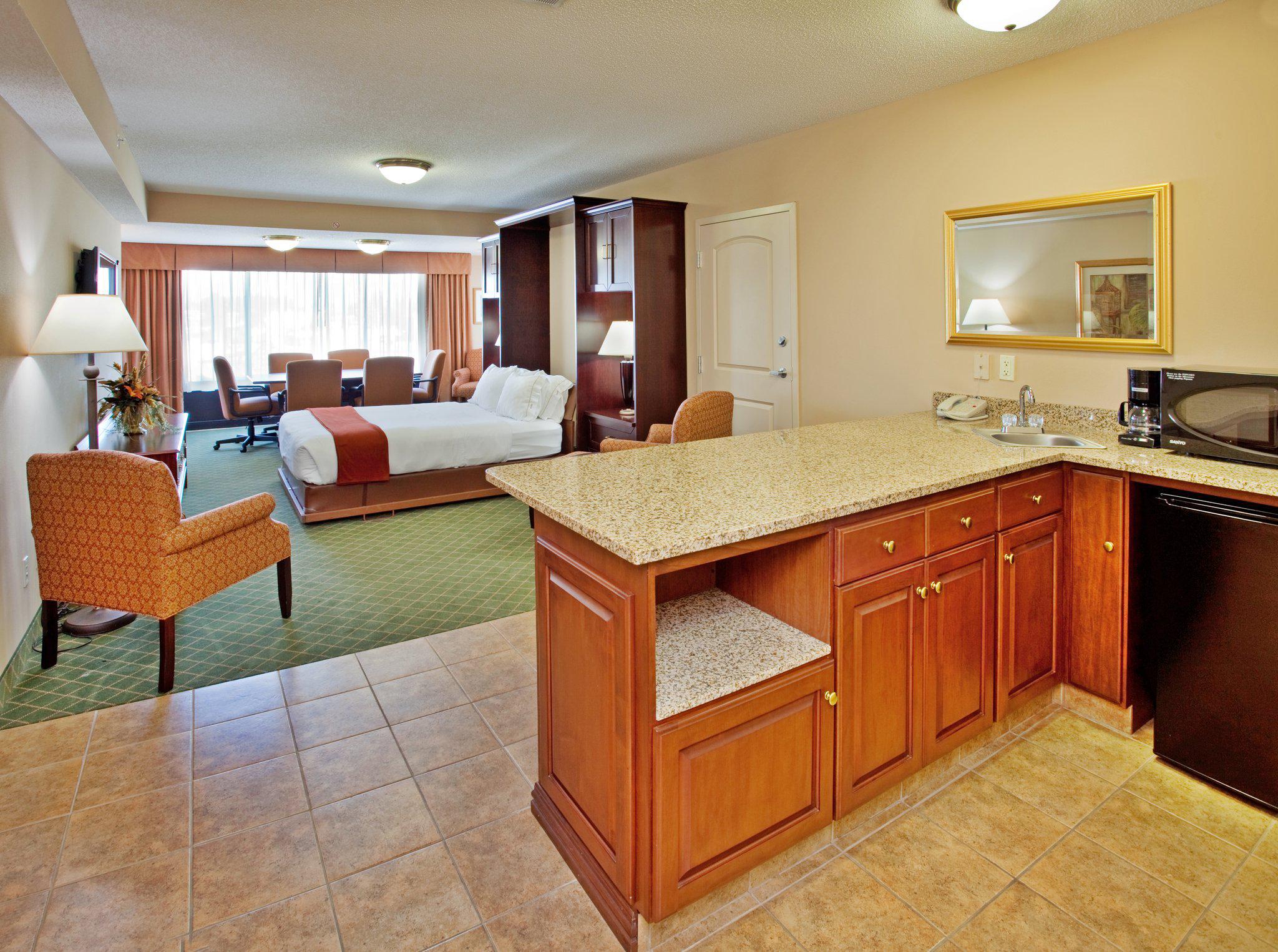 Holiday Inn Express & Suites Cape Girardeau I-55 Photo