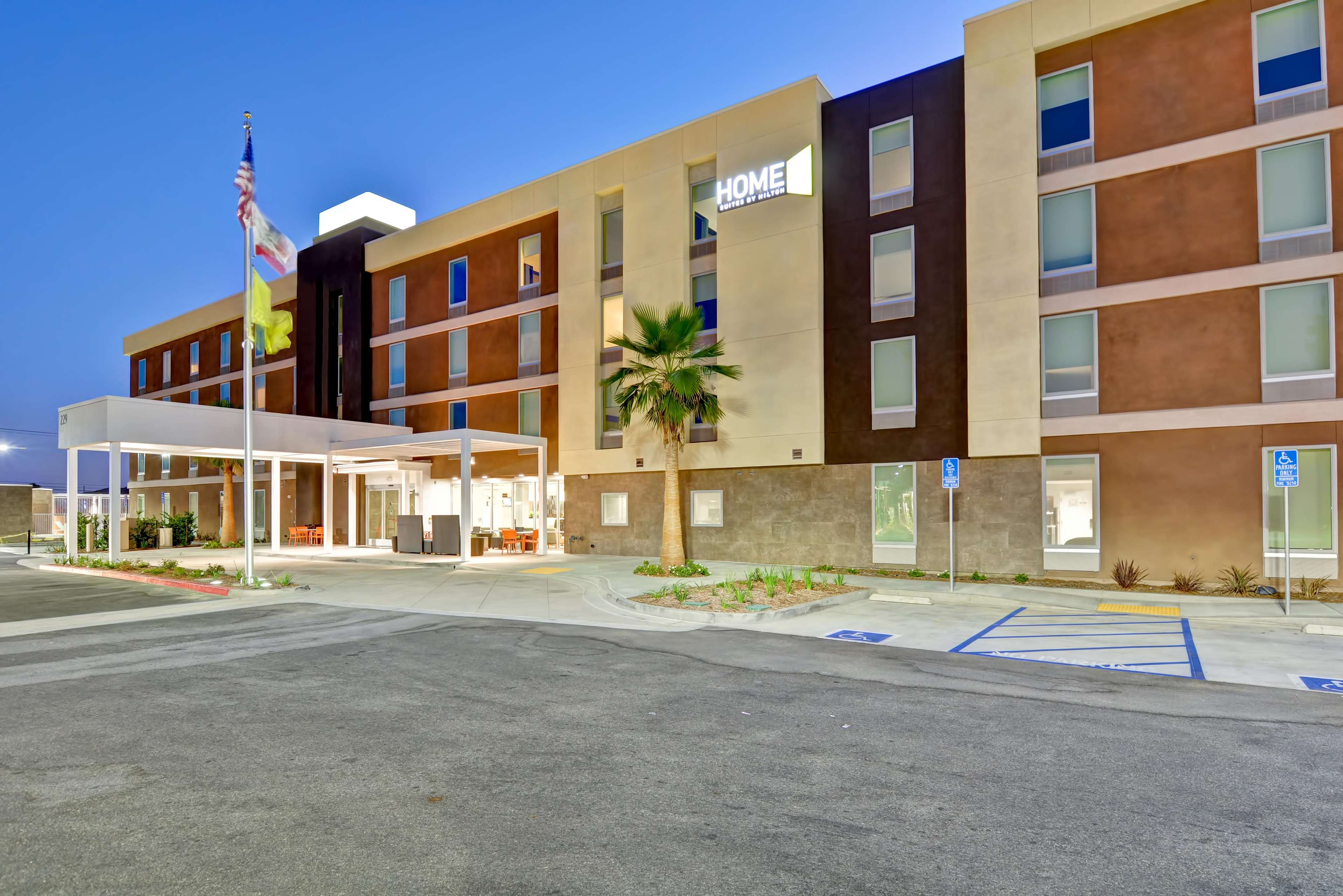 Home2 Suites by Hilton Azusa Photo