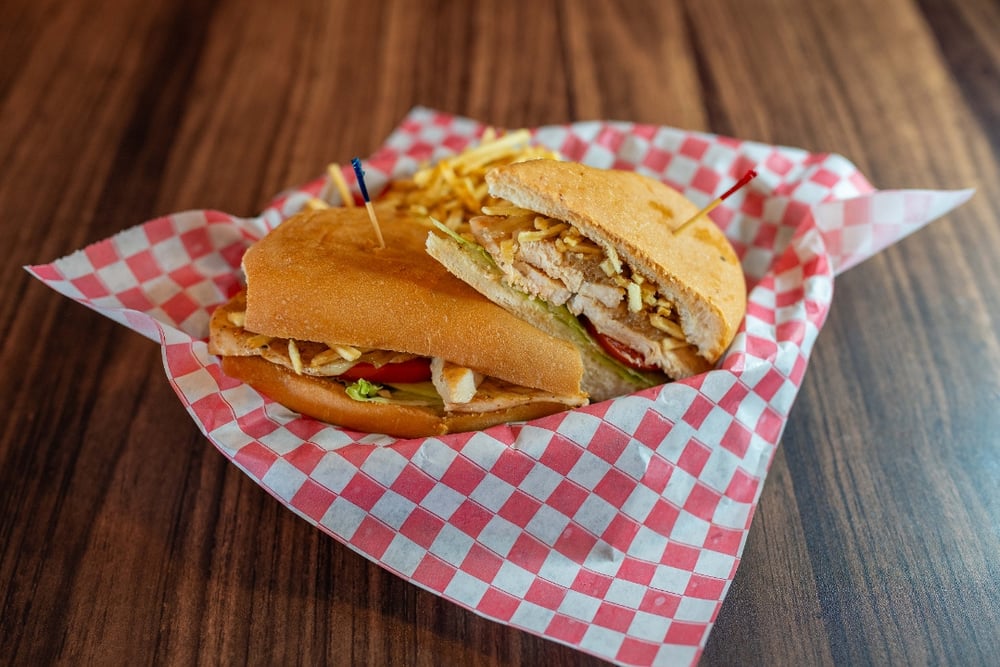 Pan con Pollo Sandwich
