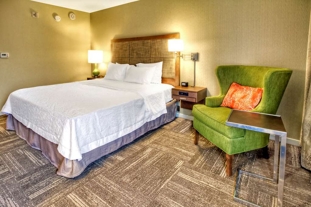 Hampton Inn & Suites Asheville Airport Image