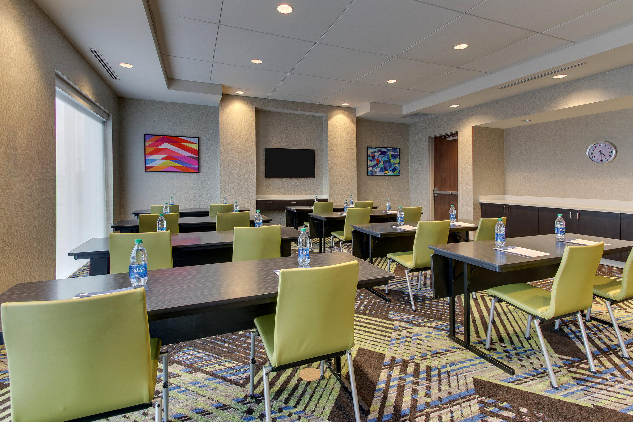 Holiday Inn Express & Suites Nashville Metrocenter Downtown Photo