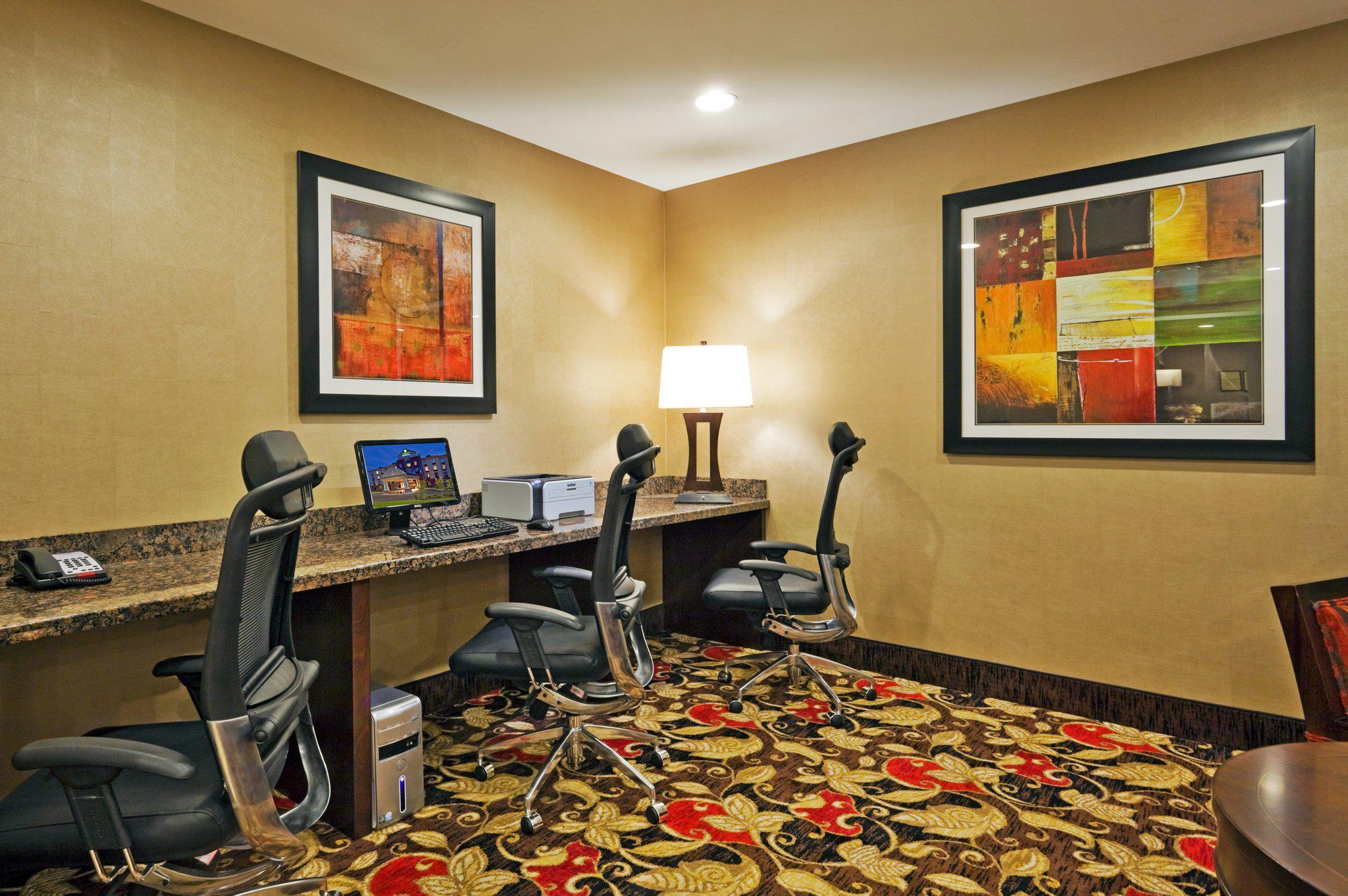 Holiday Inn Express & Suites Kodak East-Sevierville Photo