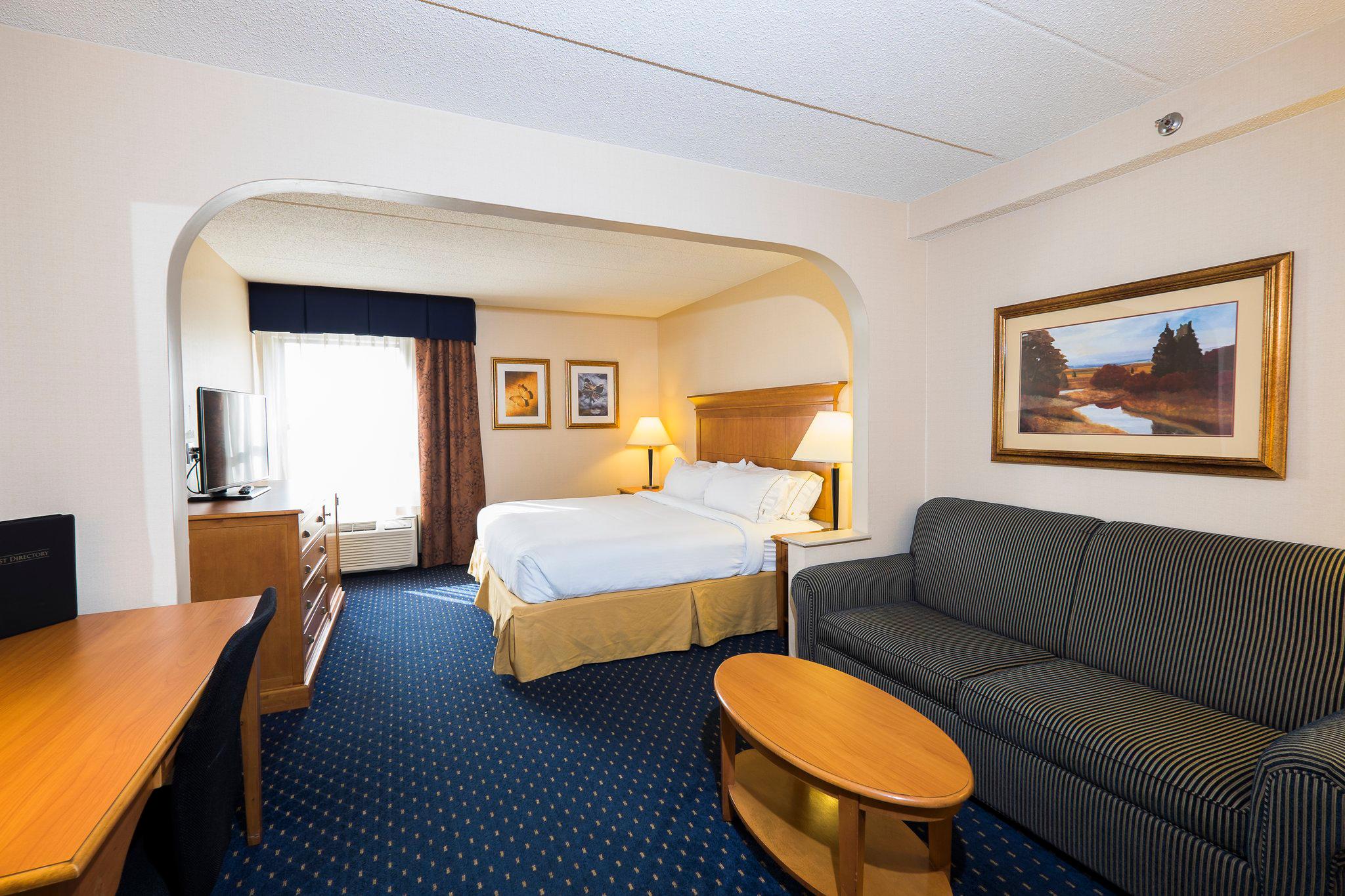 Holiday Inn Express & Suites Waynesboro-Route 340 Photo