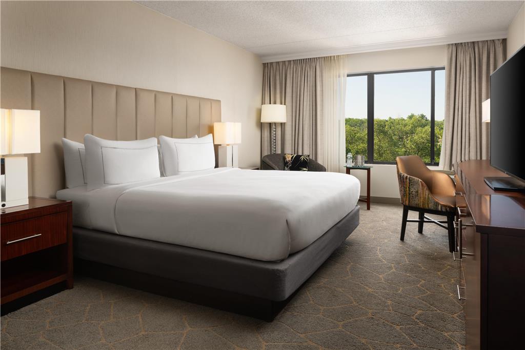 DoubleTree by Hilton Fairfield Hotel & Suites Image
