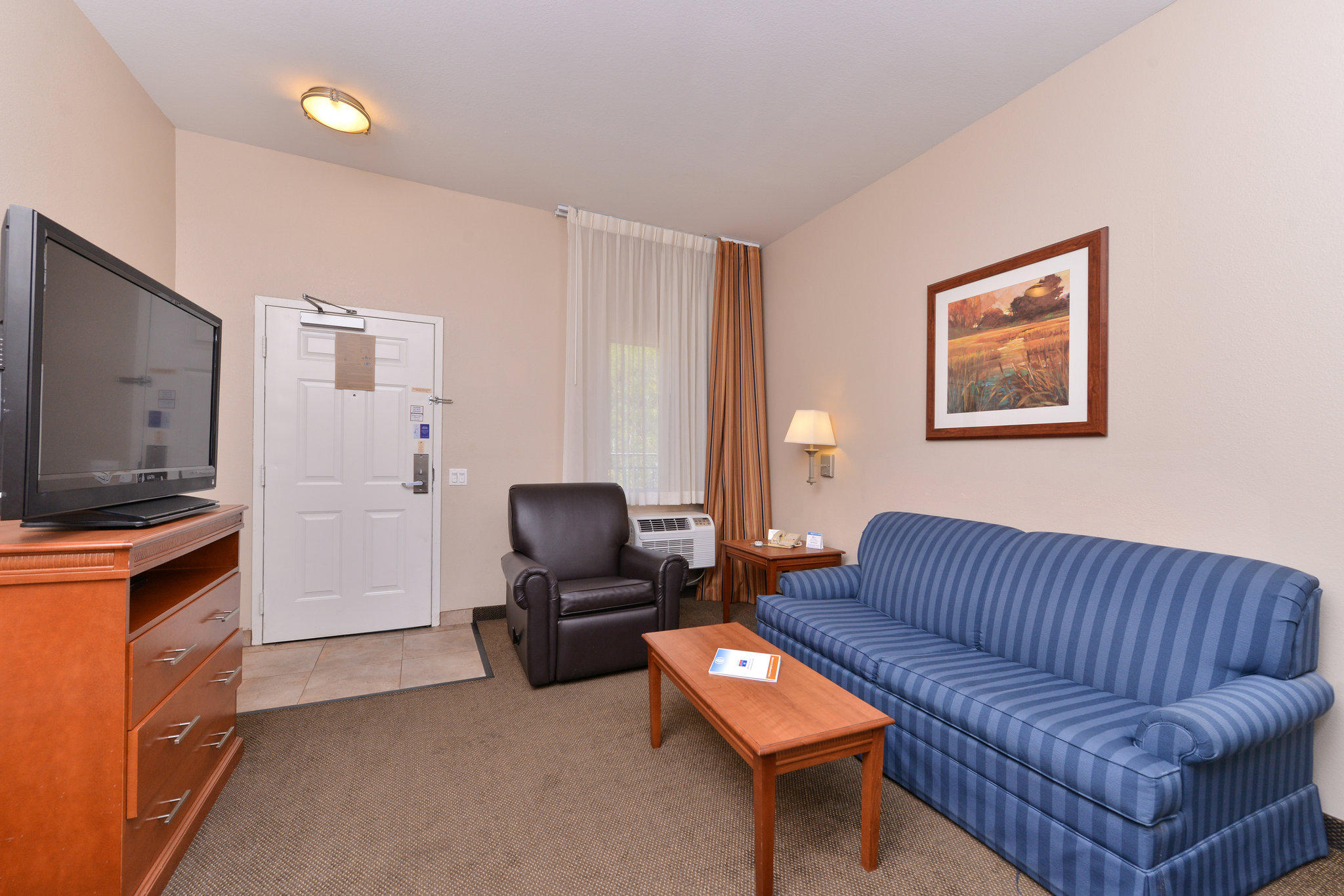 Candlewood Suites San Diego Photo