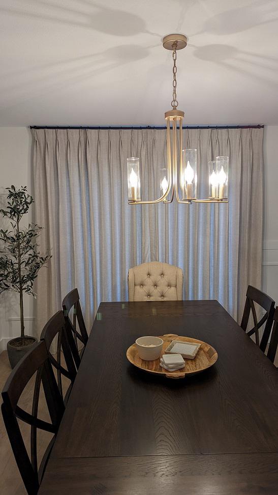 This Cedar Falls dining room is so elegant! With the dark furniture, bright walls, and mid-toned Drapes, it has a fantastic layered look. We love helping homeowners create the perfect designs!