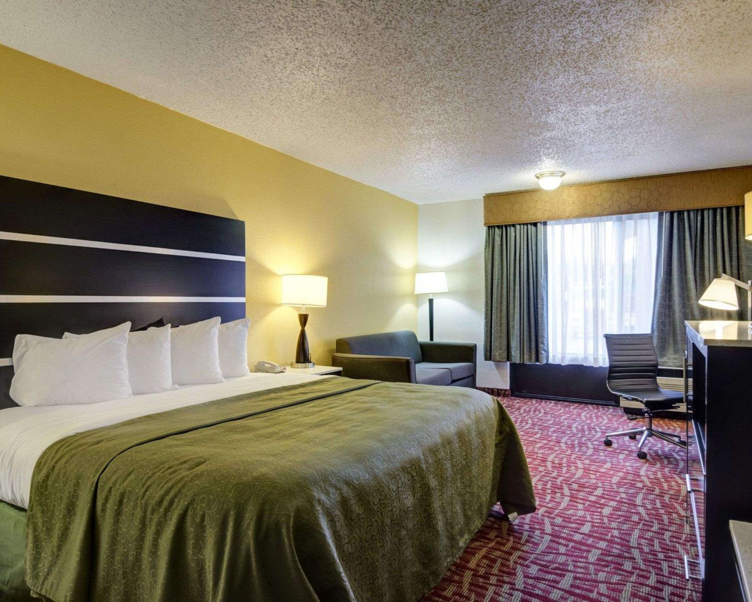 Quality Inn Fort Smith I-540 Photo