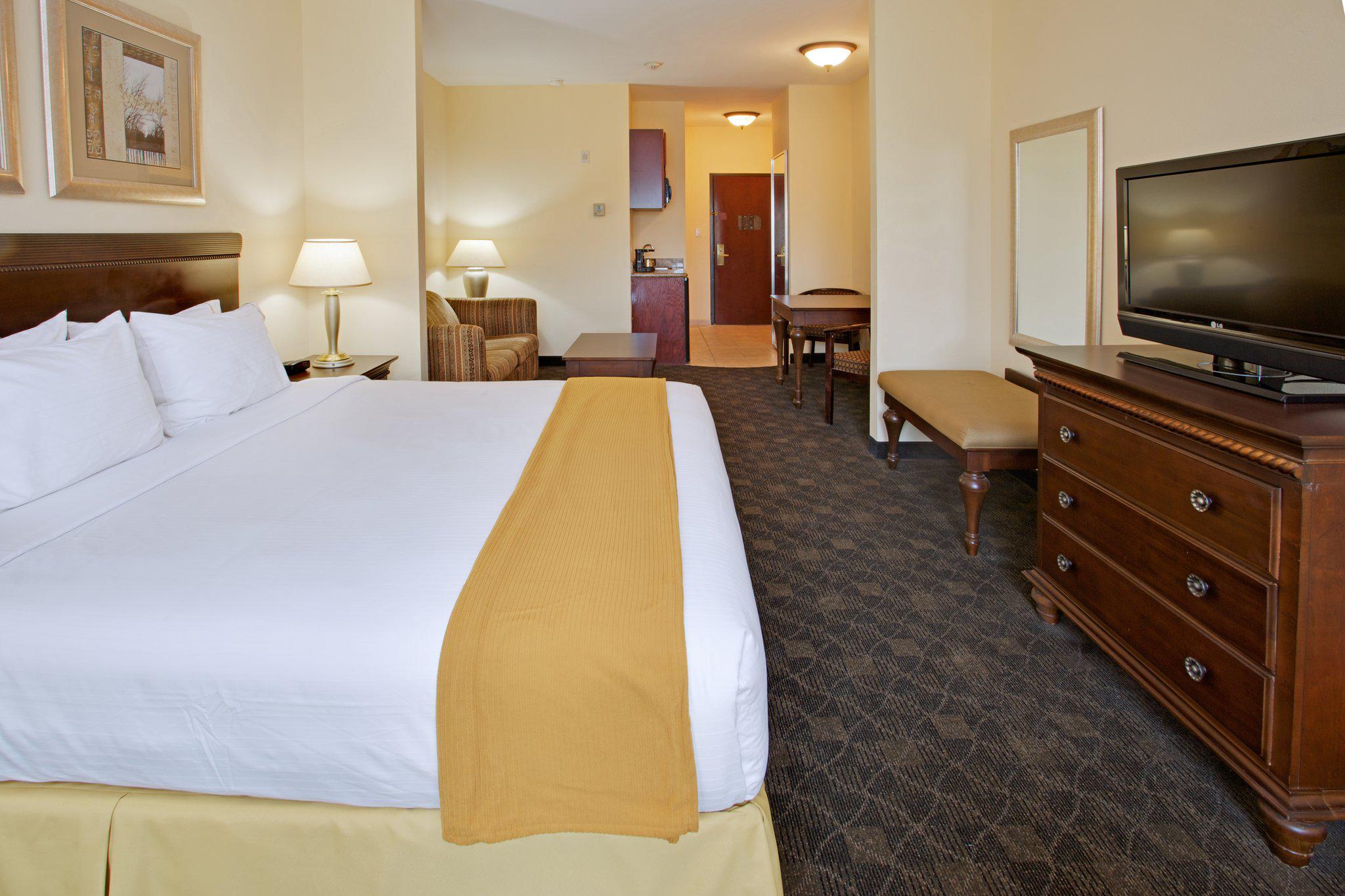 Holiday Inn Express & Suites Pearland Photo