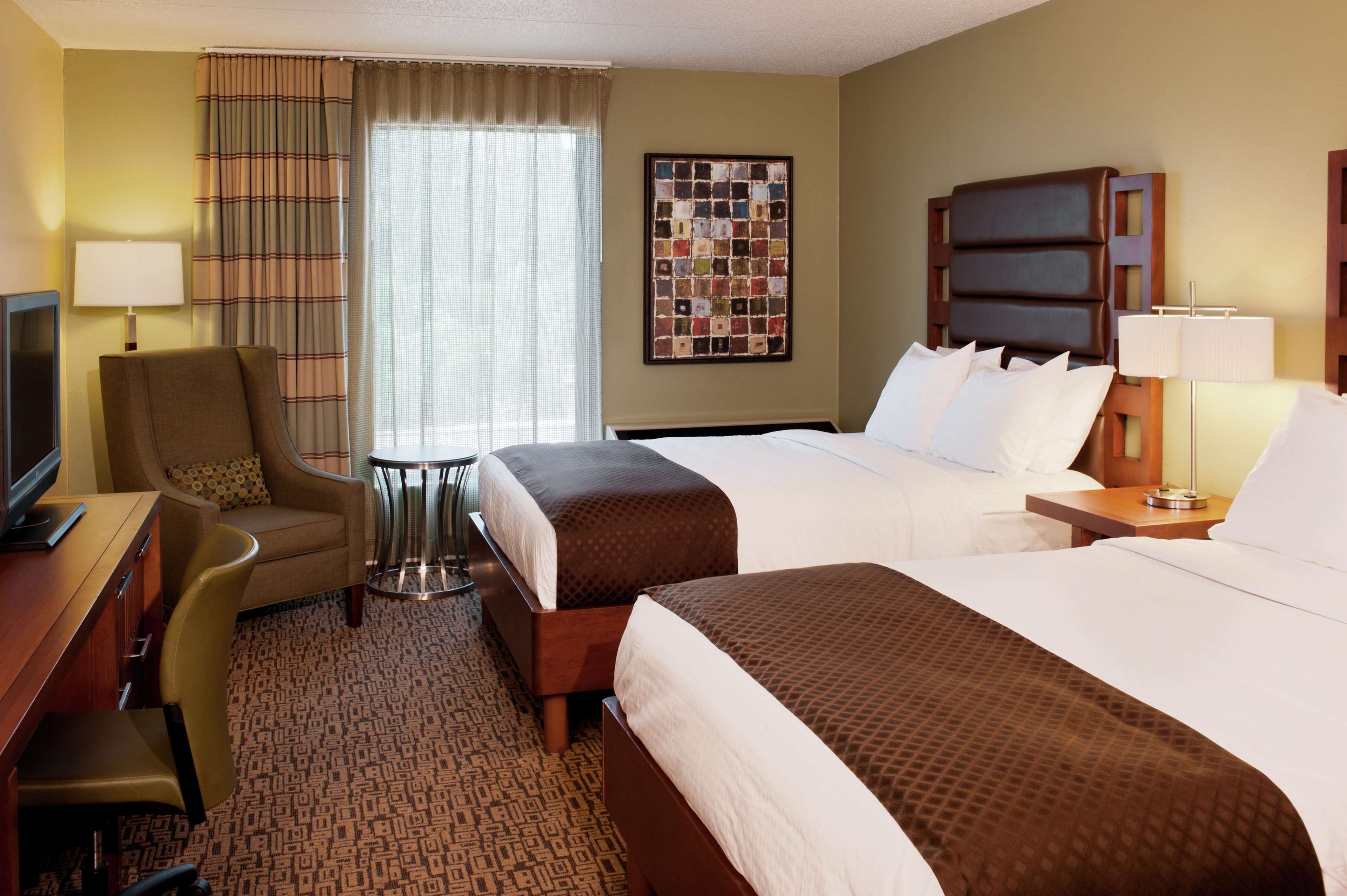 DoubleTree by Hilton Hotel Collinsville - St. Louis Photo