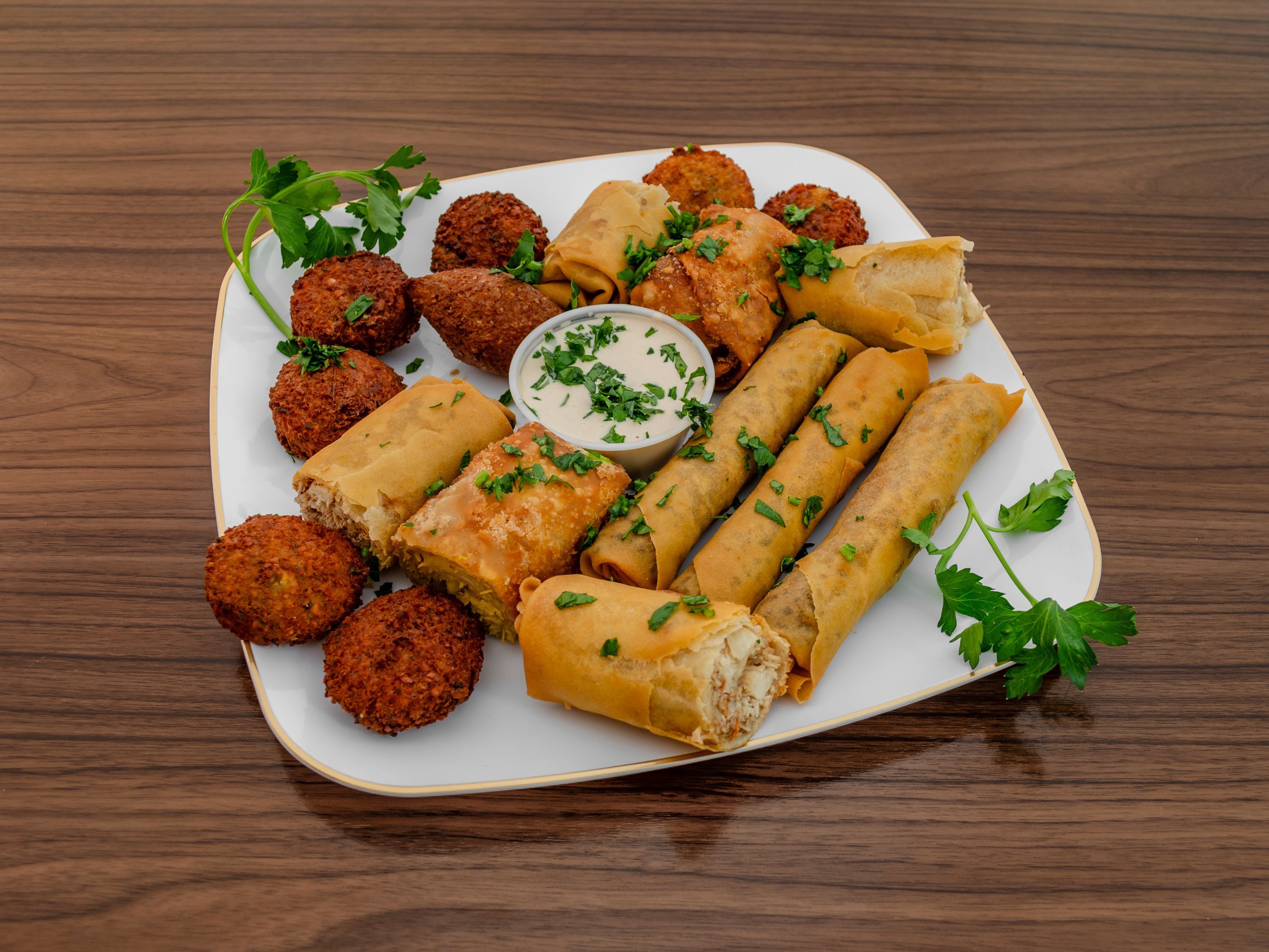 Appetizers Combo (4 Falafel, 2 Kibbeh, 3 Ciggars, 2 Chicken Roll)
