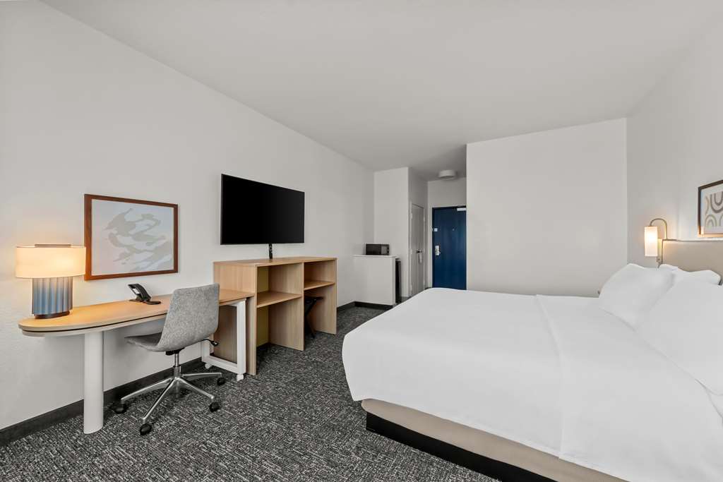 Spark by Hilton Selma Image