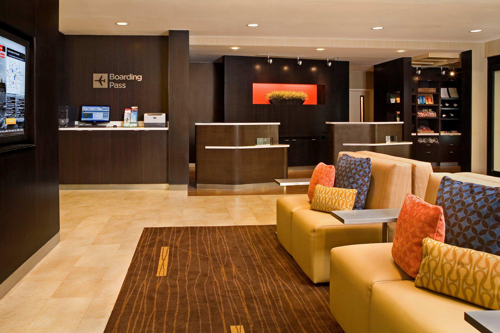 Courtyard by Marriott Jacksonville Butler Boulevard Photo