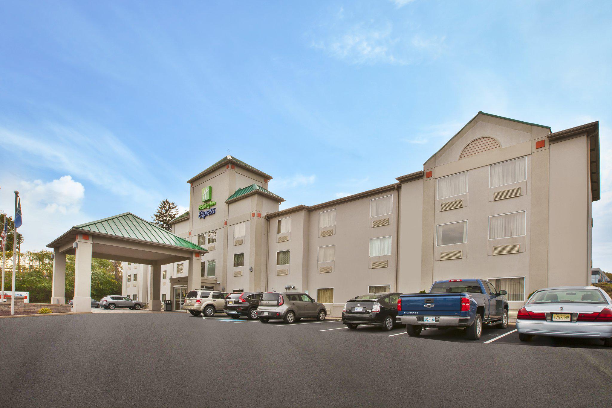 Holiday Inn Express Irwin (PA Tpk Exit 67) Photo