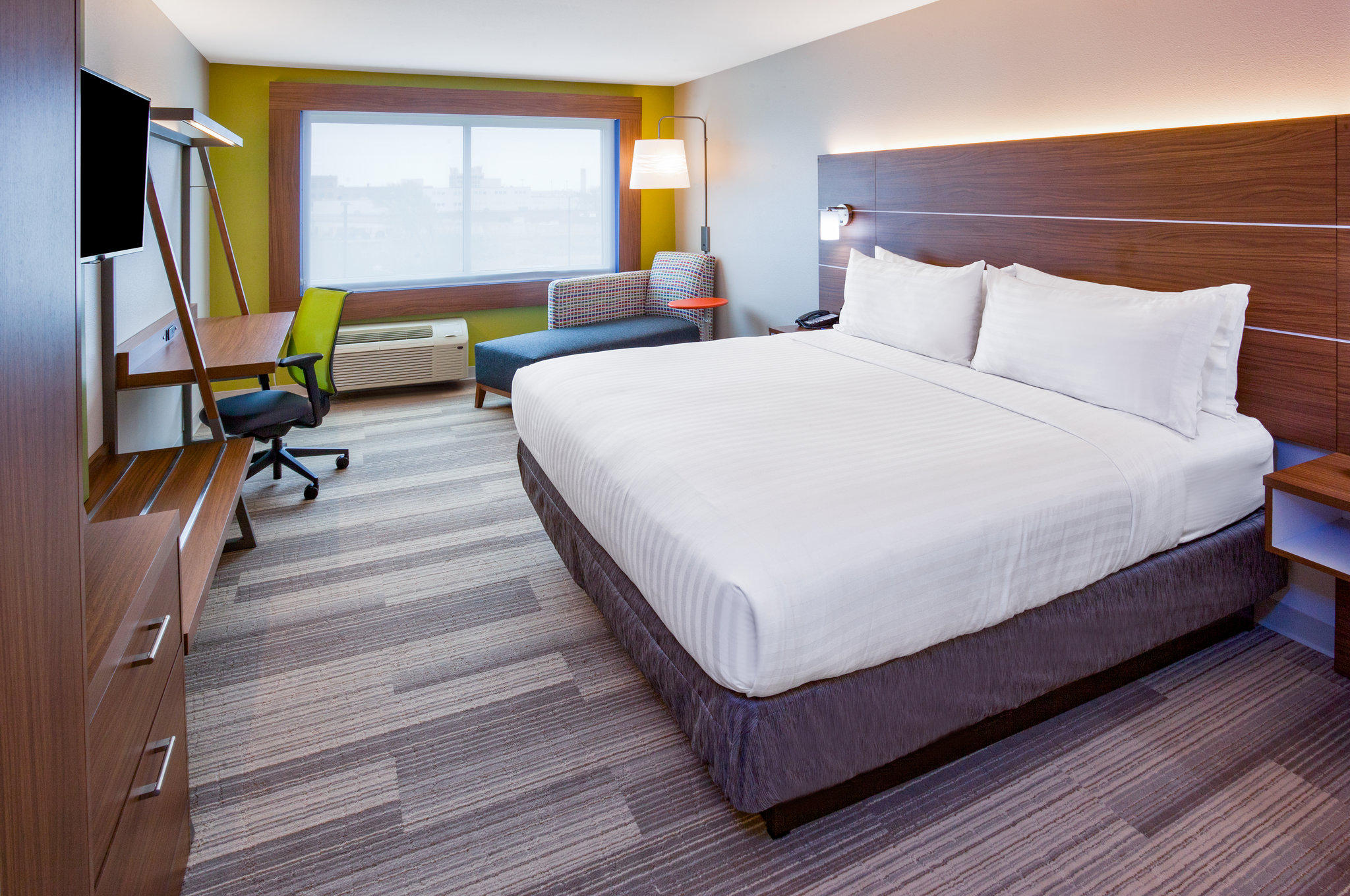 Holiday Inn Express & Suites Des Moines Downtown Photo