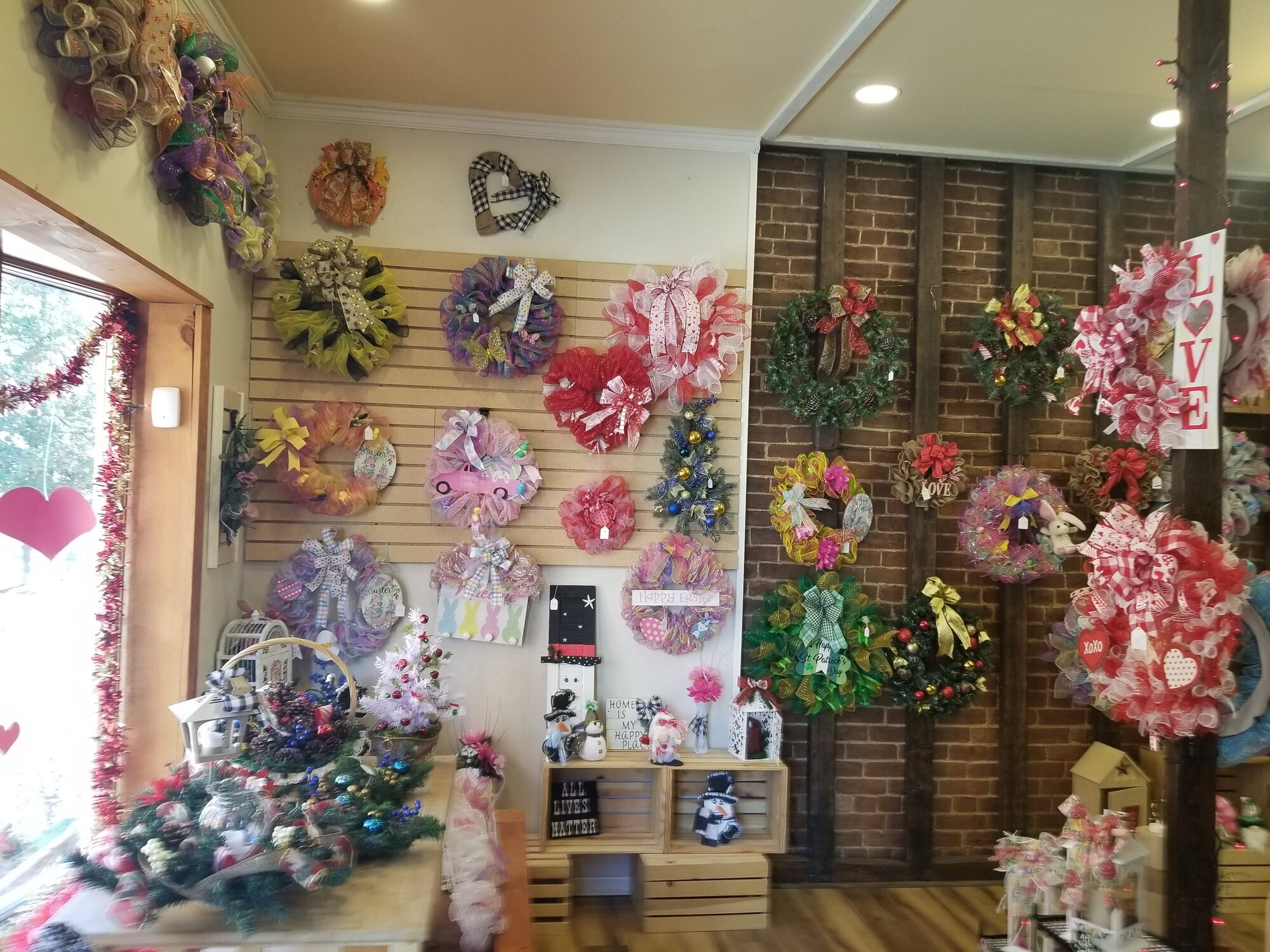 Liberty Street General Store - Craft Table Image