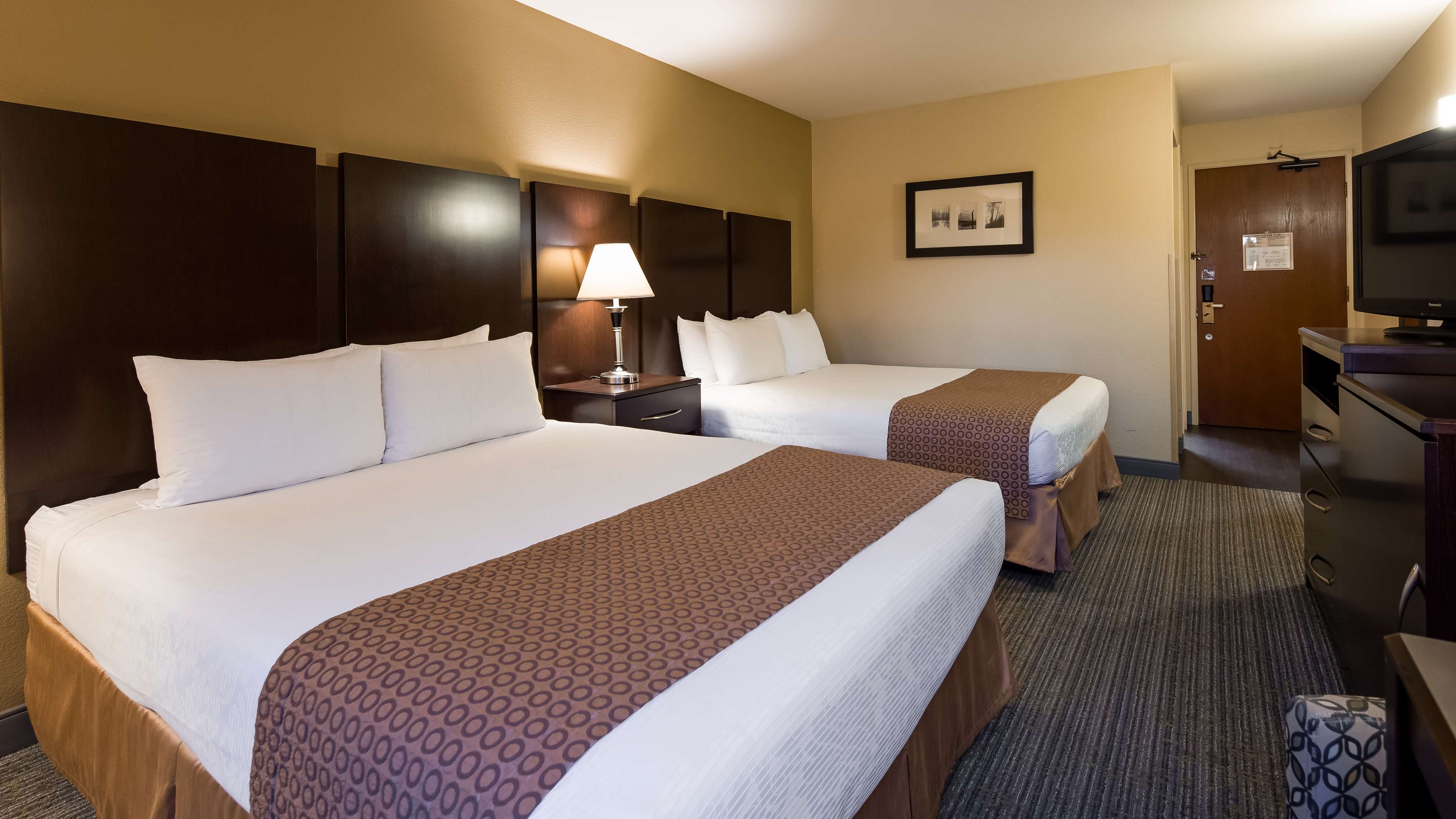 Best Western Plus Plaza by the Green Photo