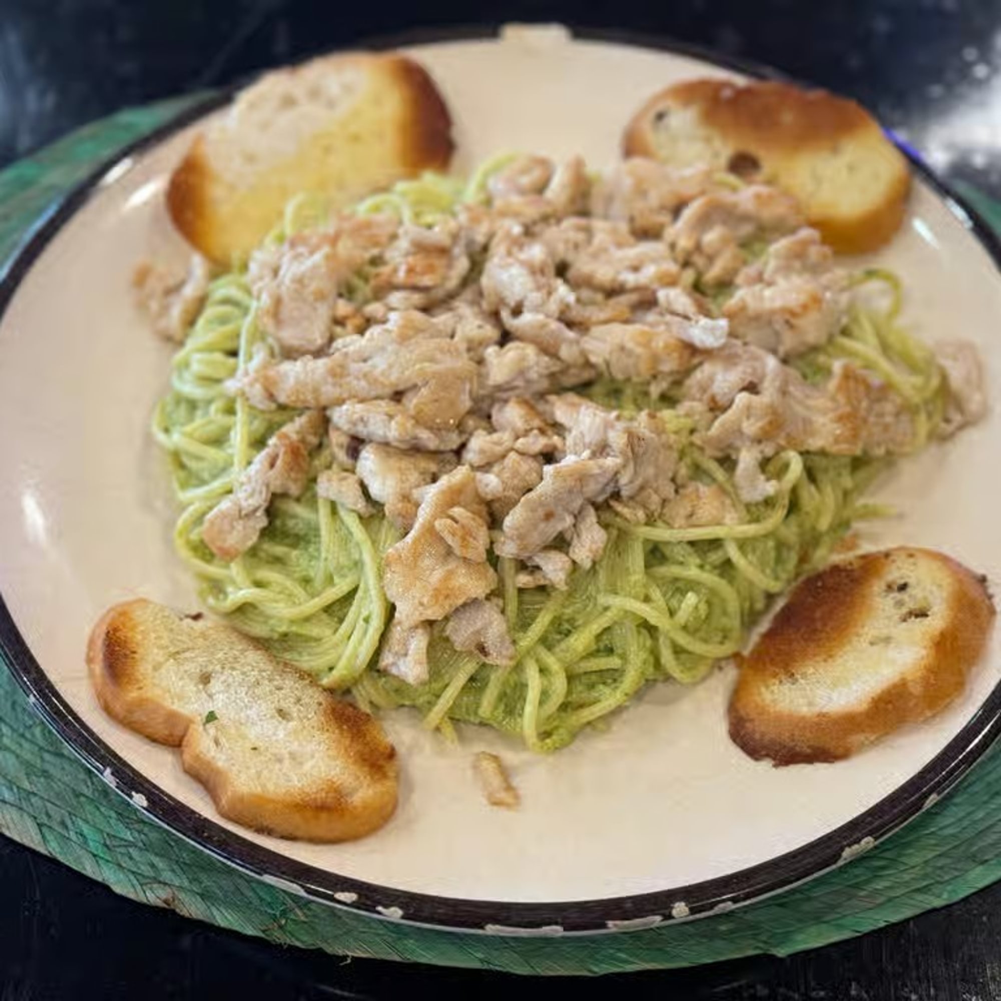 Spaghetti Verde con Pollo o Camarones