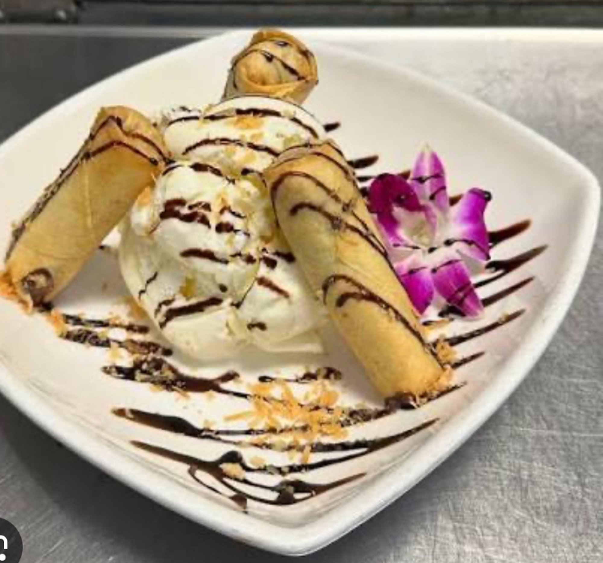 Fried banana with ice cream