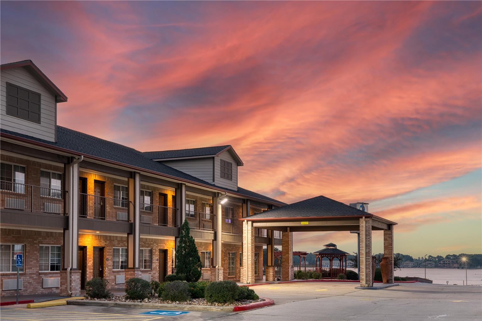 Best Western Lake Conroe Inn Image