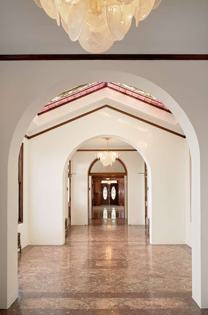 Hayes Mansion San Jose, Curio Collection by Hilton Image