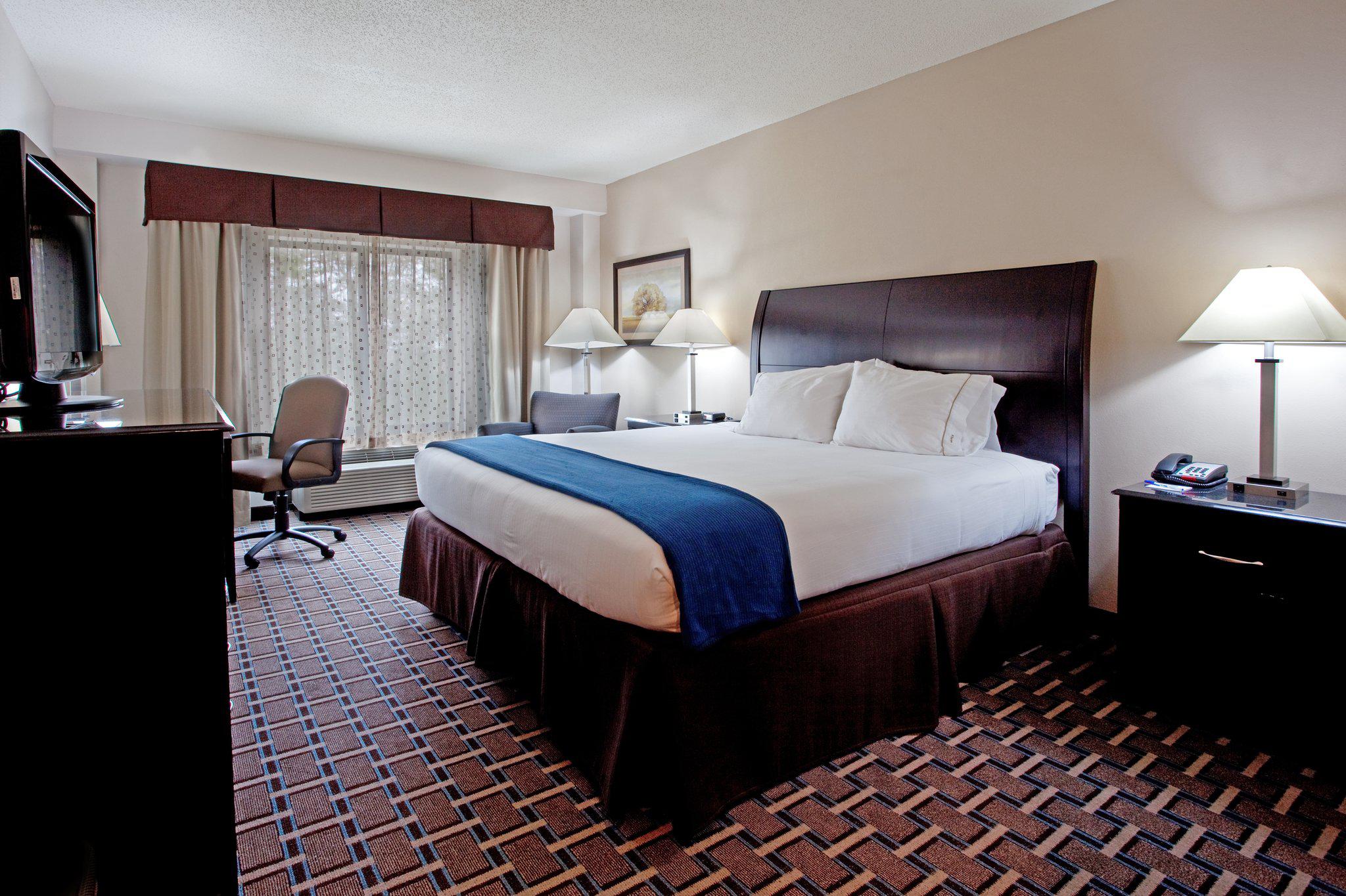 Holiday Inn Express & Suites Hope Mills-Fayetteville Arpt Photo