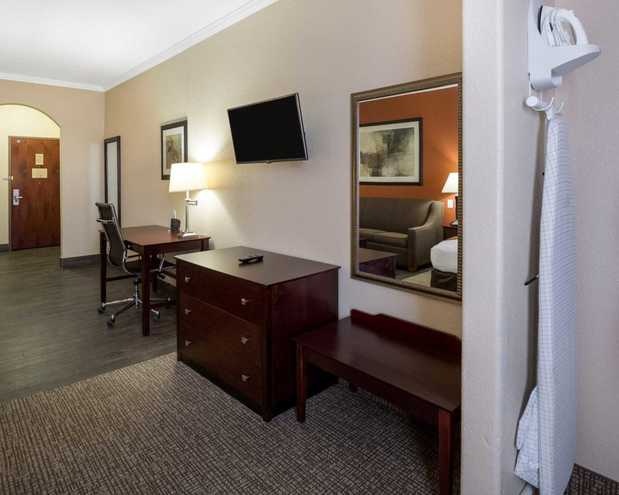 Images Comfort Suites