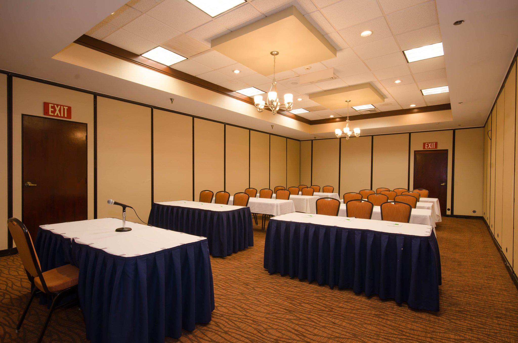 Holiday Inn & Suites Mansfield-Conference Ctr Photo