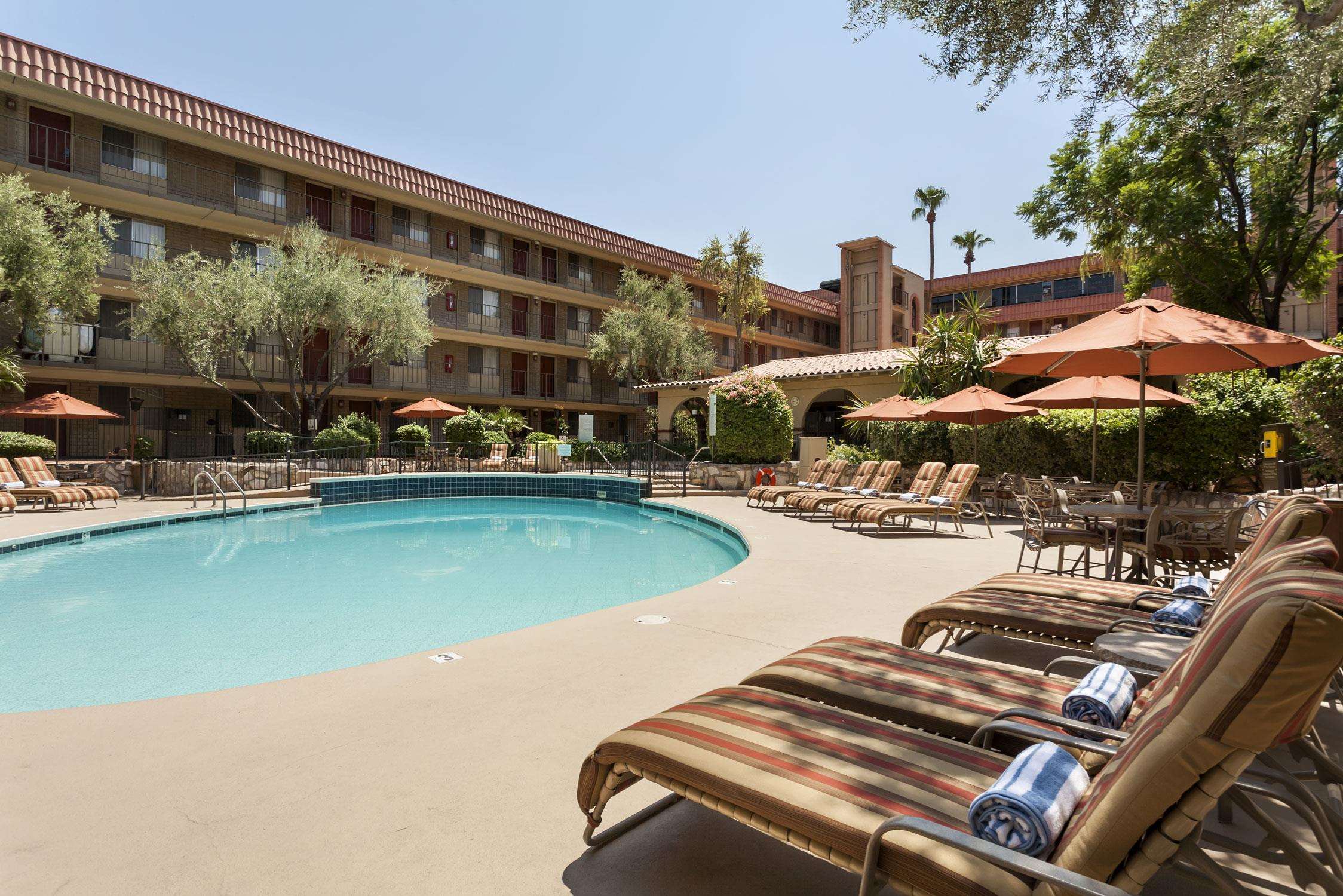 Embassy Suites by Hilton Phoenix Airport Photo