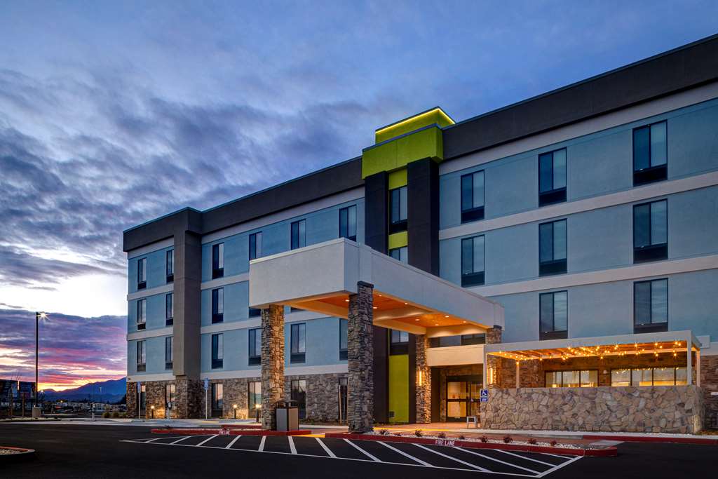 Home2 Suites by Hilton Redding Image