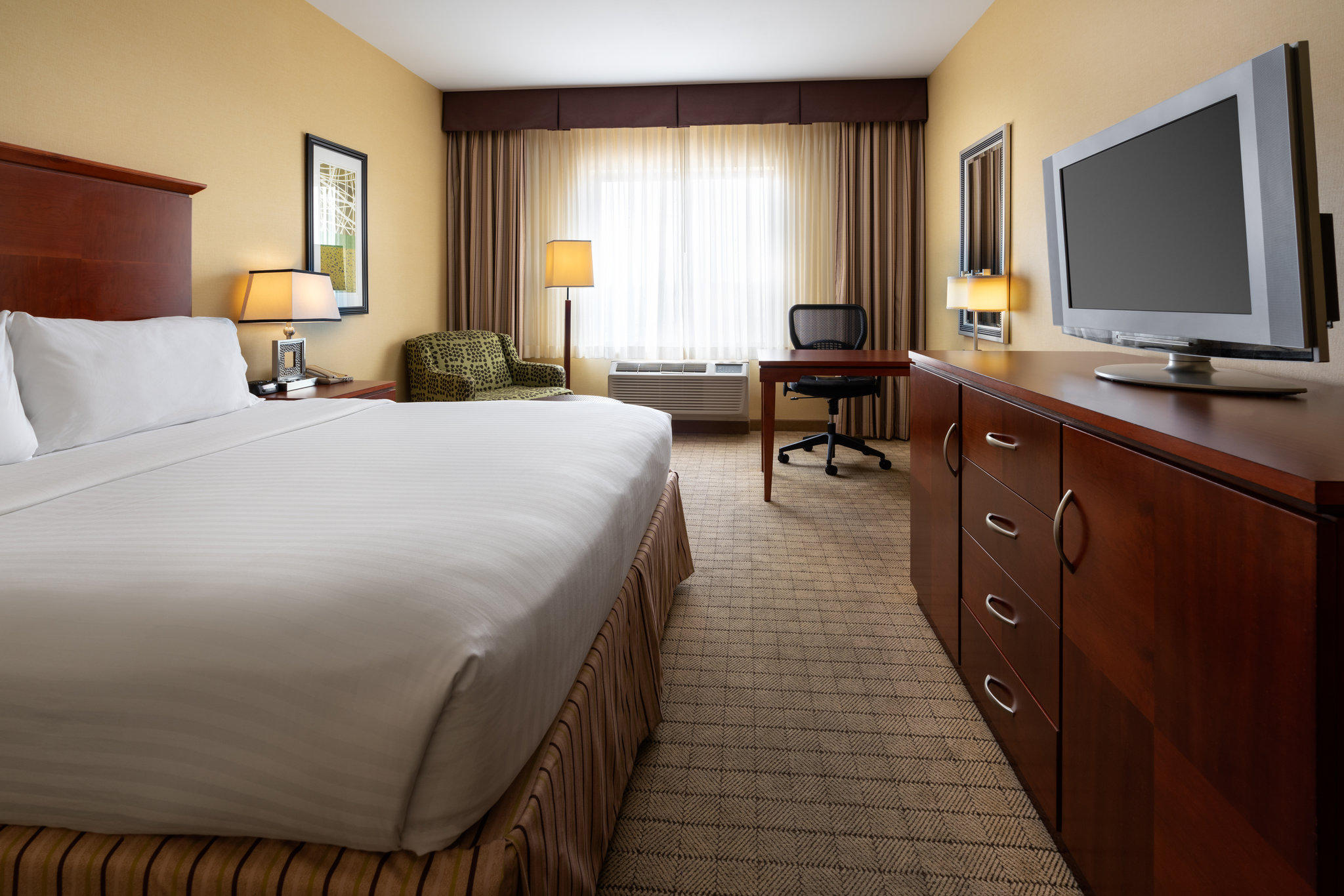Holiday Inn Express & Suites Denver Airport Photo