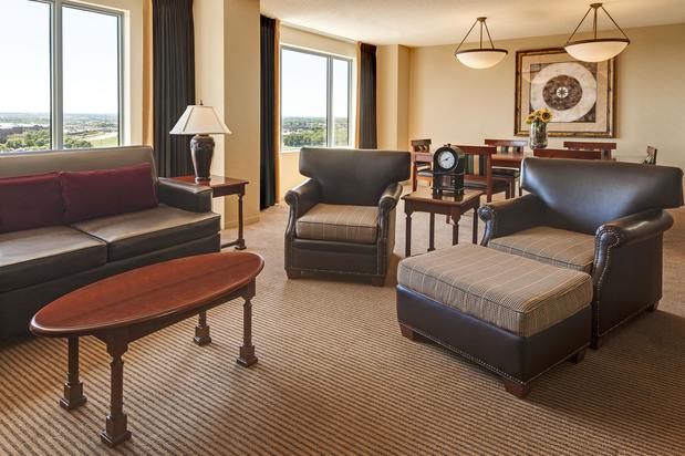 Images Sheraton Overland Park Hotel at the Convention Center