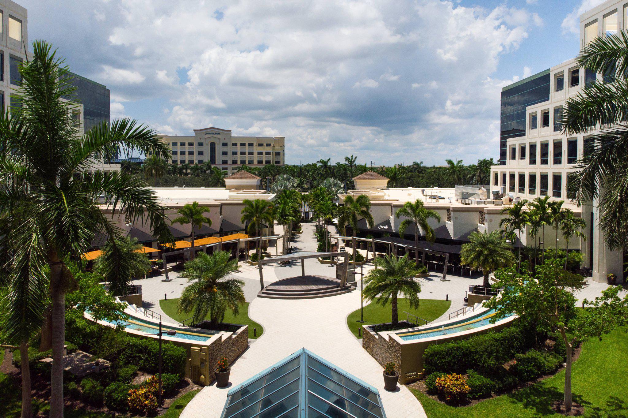 Boca Raton Marriott at Boca Center Photo