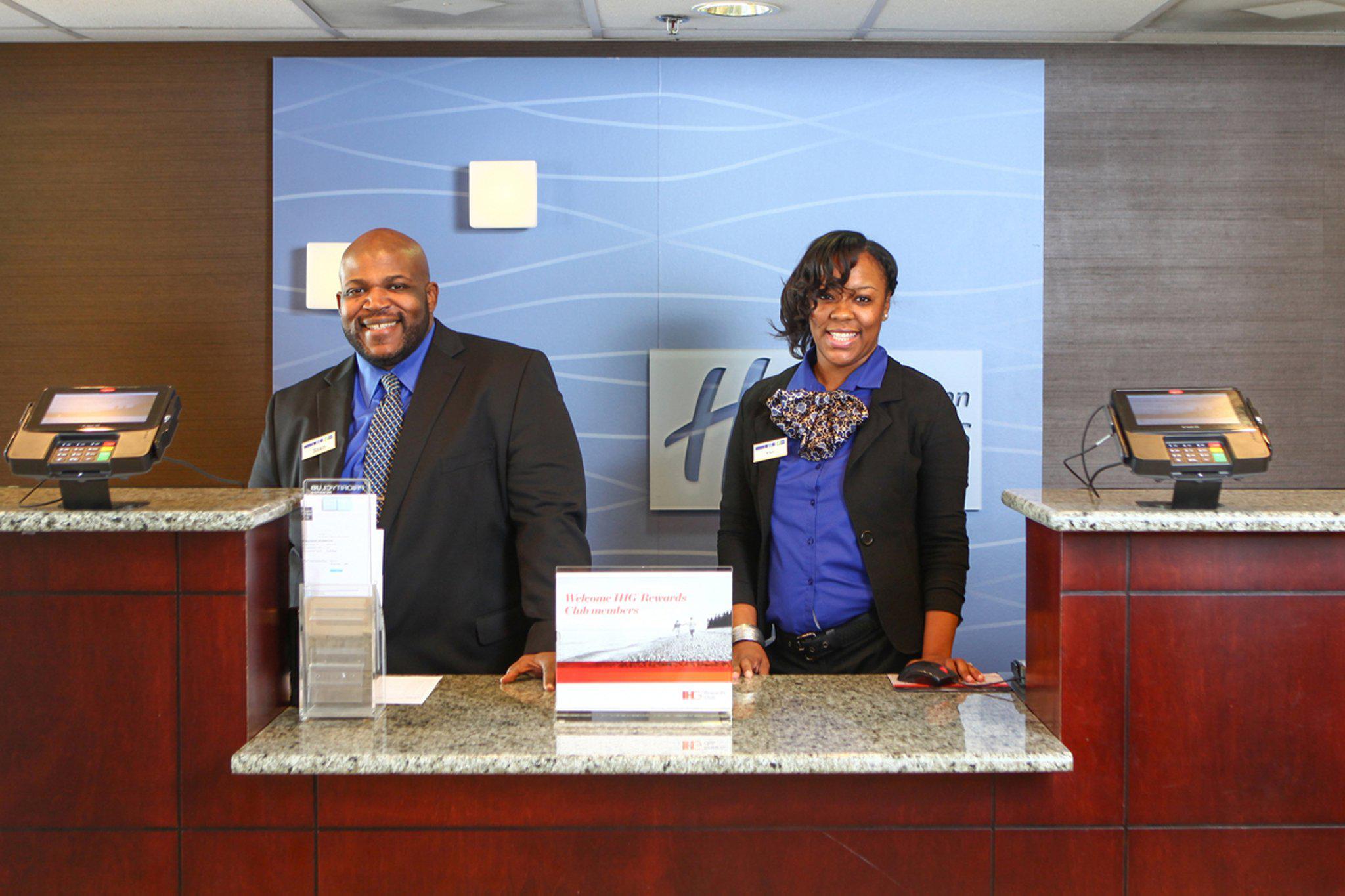 Holiday Inn Express & Suites Atlanta-Emory University Area Photo