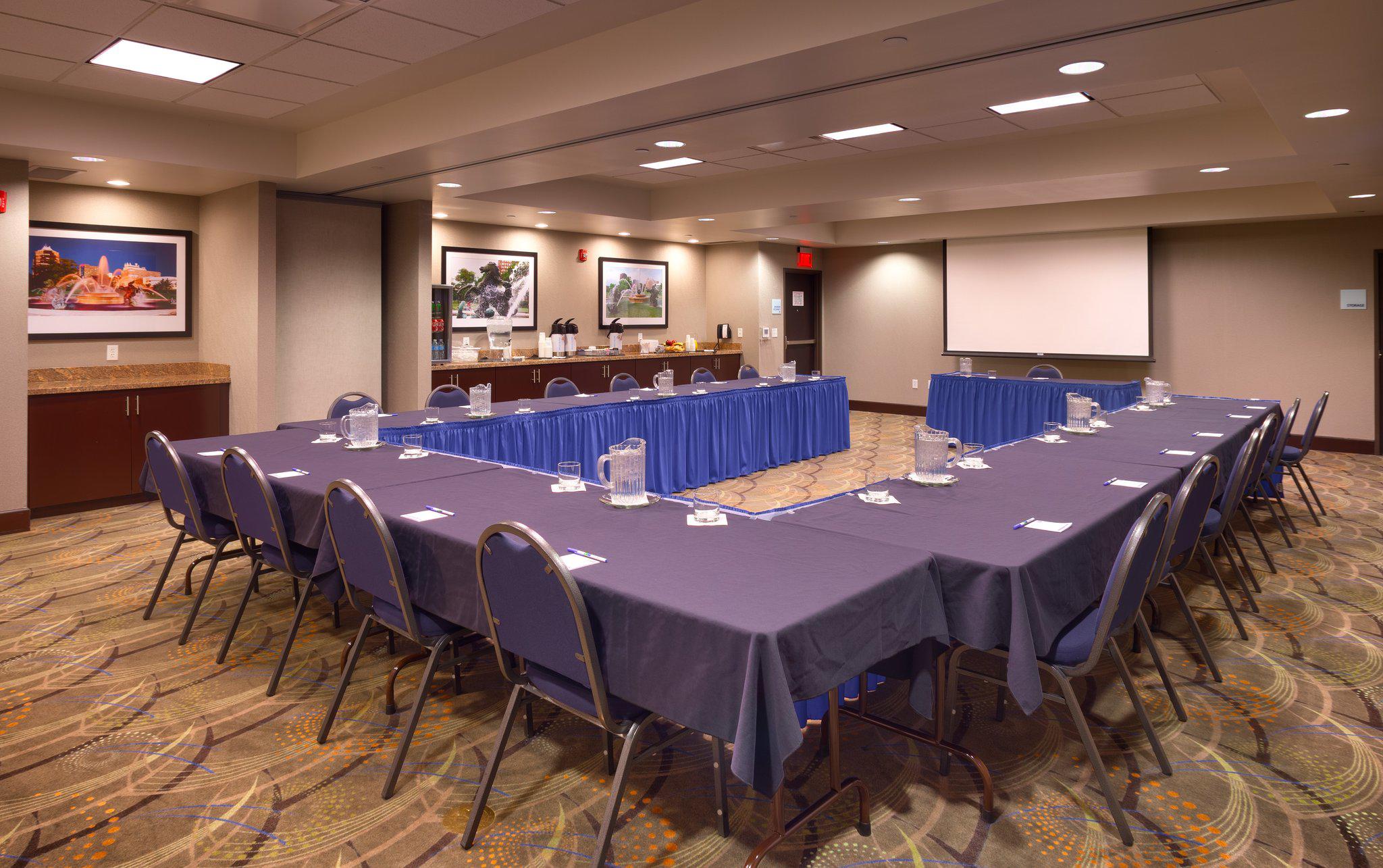 Holiday Inn Express & Suites Overland Park Photo