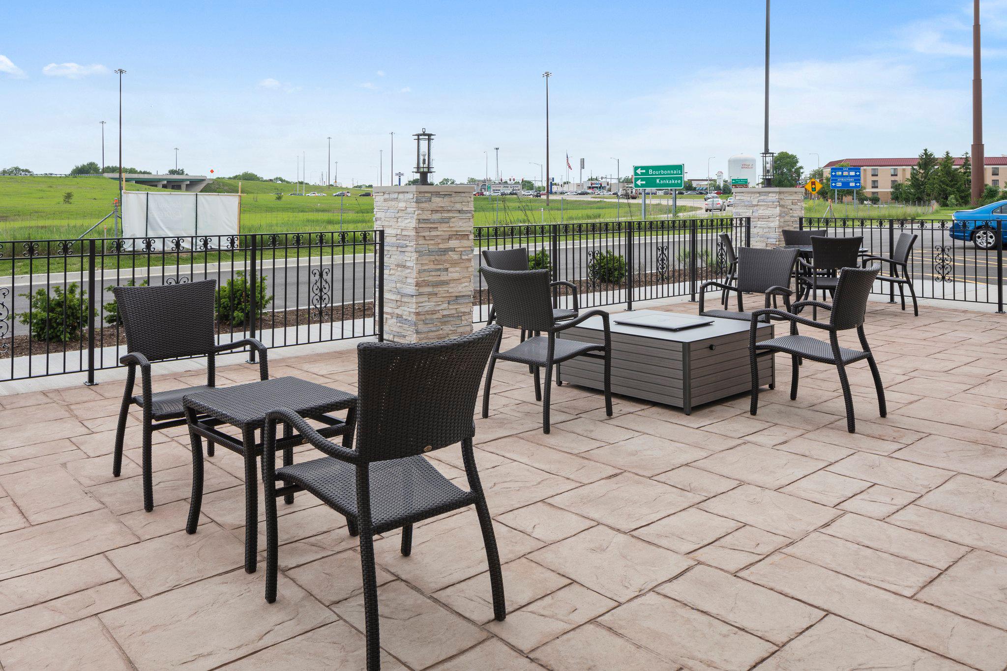 Holiday Inn Express & Suites Bourbonnais East - Bradley Photo