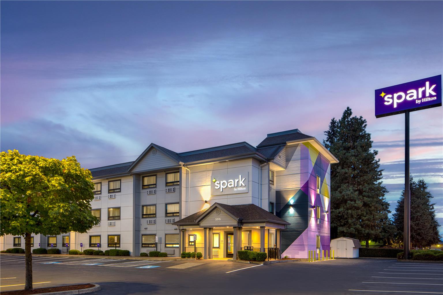 Spark by Hilton Springfield Eugene Logo