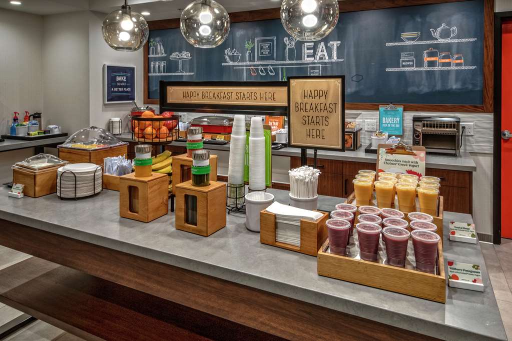 Hampton Inn Fresno Airport Image