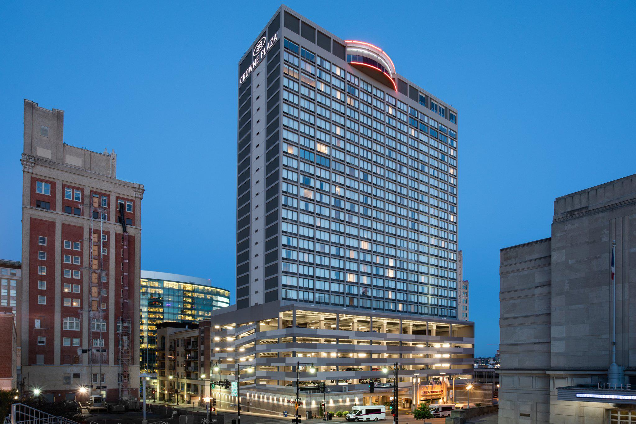 Crowne Plaza Kansas City Downtown Photo