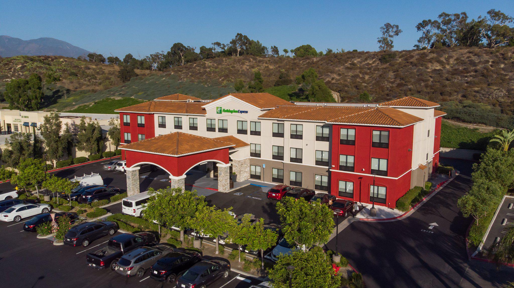 Holiday Inn Express & Suites Lake Forest - Irvine East Photo